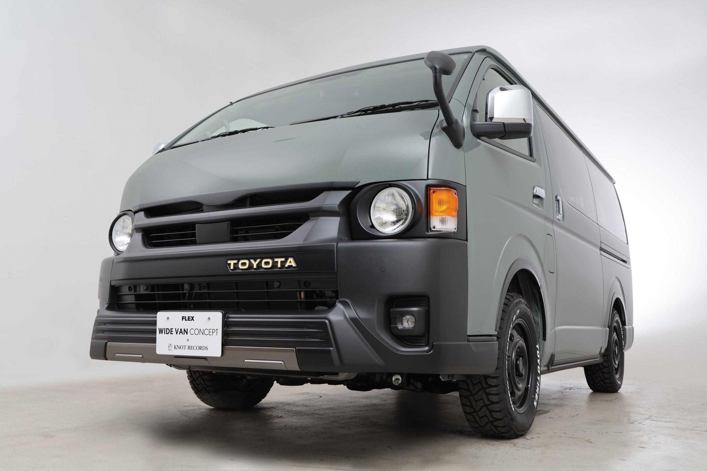 ハイエース】フロントグリルフードガーニッシュワイド用