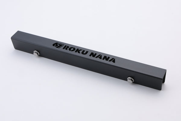 【全車種共通】67 ROKU NANA ナンバープレートステー サテンブラック