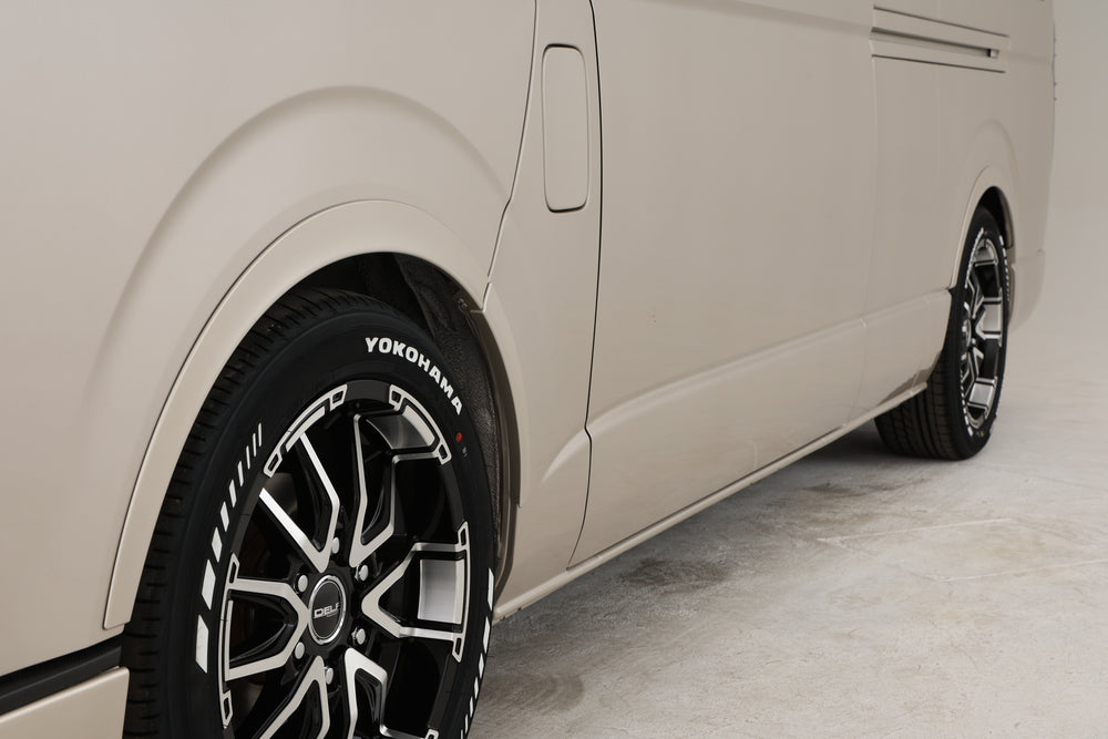 【ハイエース】Delfino Lineオーバーフェンダー 塗装済4R4 ベージュメタリック