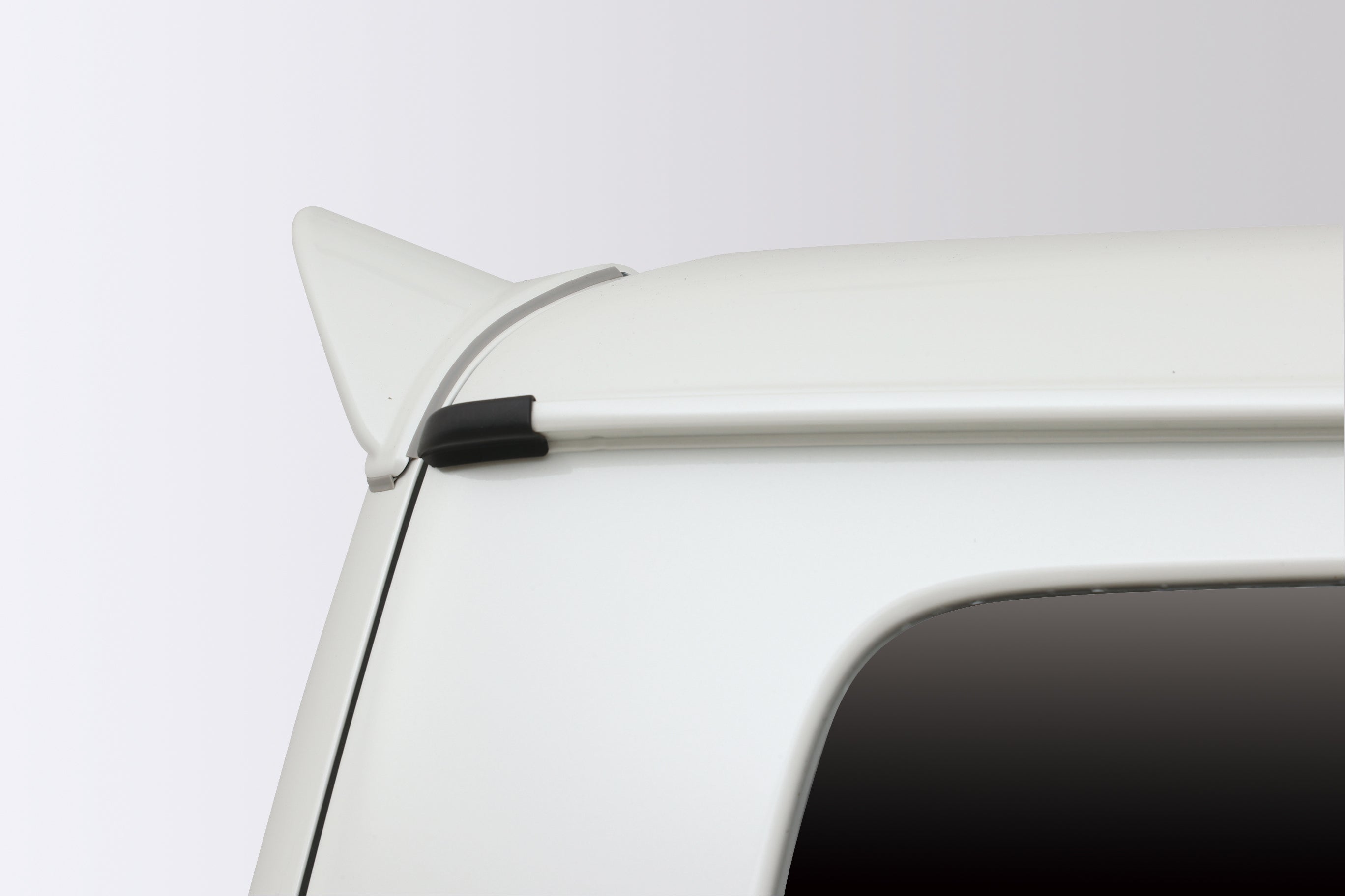 ハイエース】Delfino Lineリアスポイラー 4型標準塗装済070 用