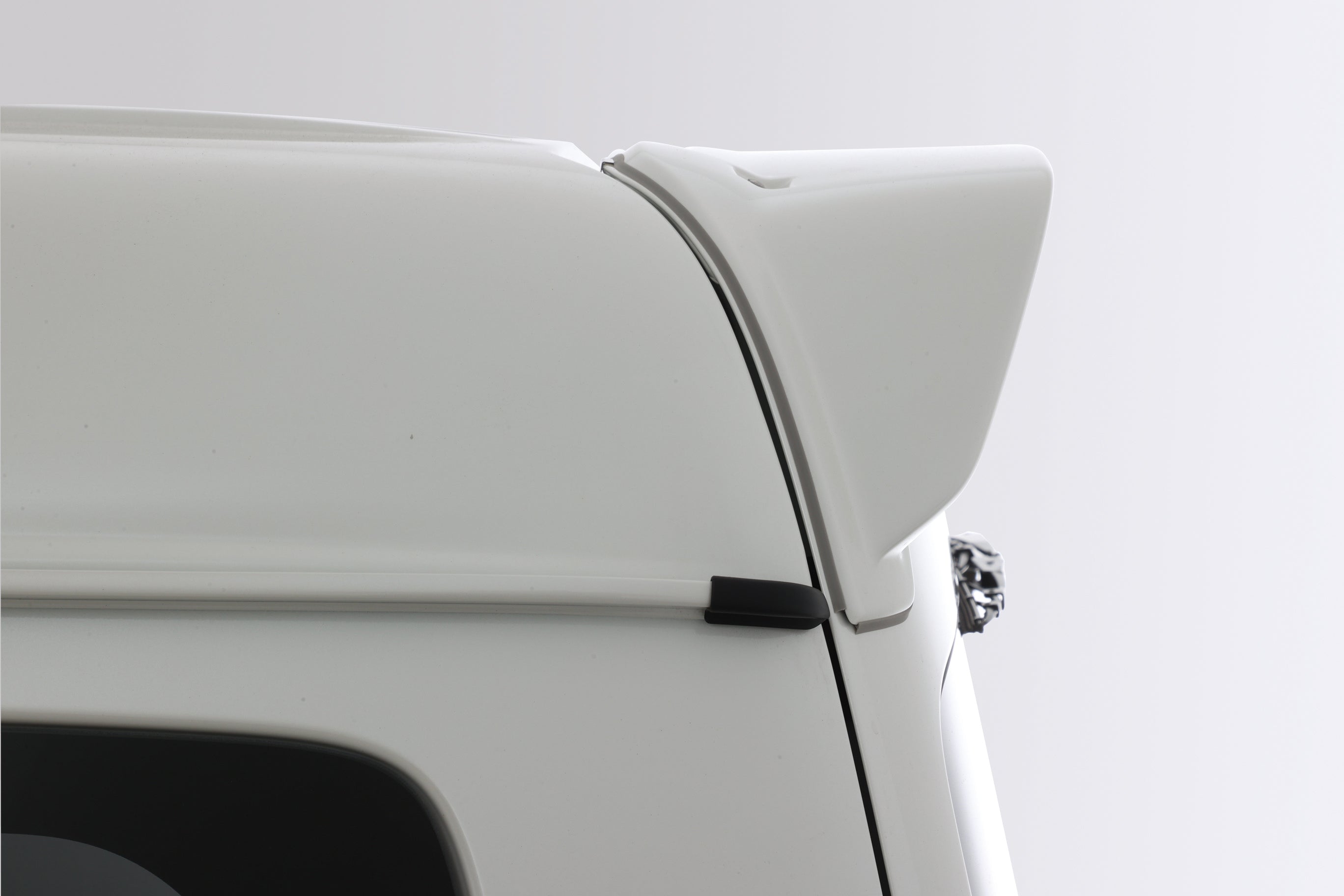 ハイエース】Delfino Lineリアスポイラー 4型ワイド塗装済070 用