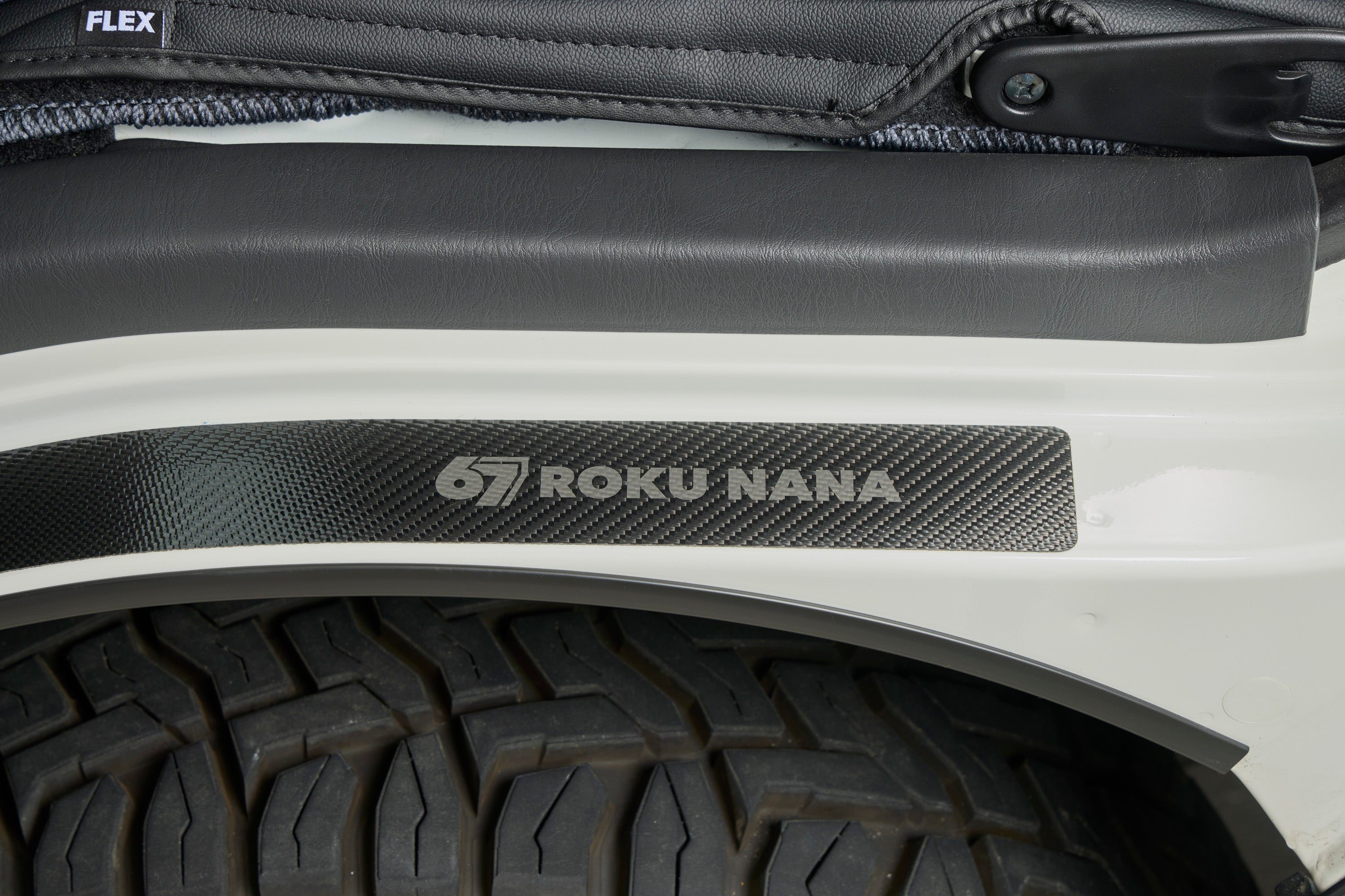 FLEX ハイエース用 マジカルカーボン 保護セット NEW！／【ハイエース】67 ROKU NANA マジカルカーボン・スカッフガード