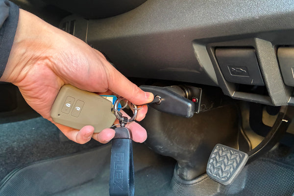 【ハイエース】ブレーキペダルロック HIACE