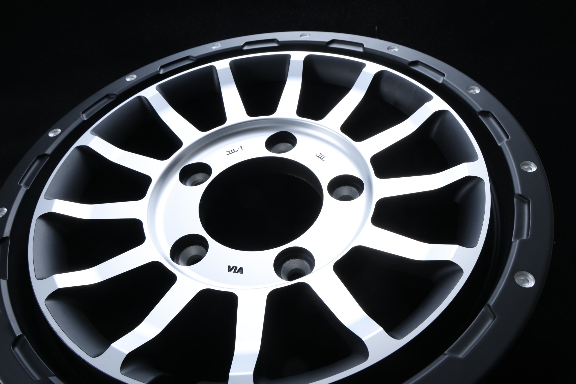 ランクル】XELF 03 rc106 16インチホイール